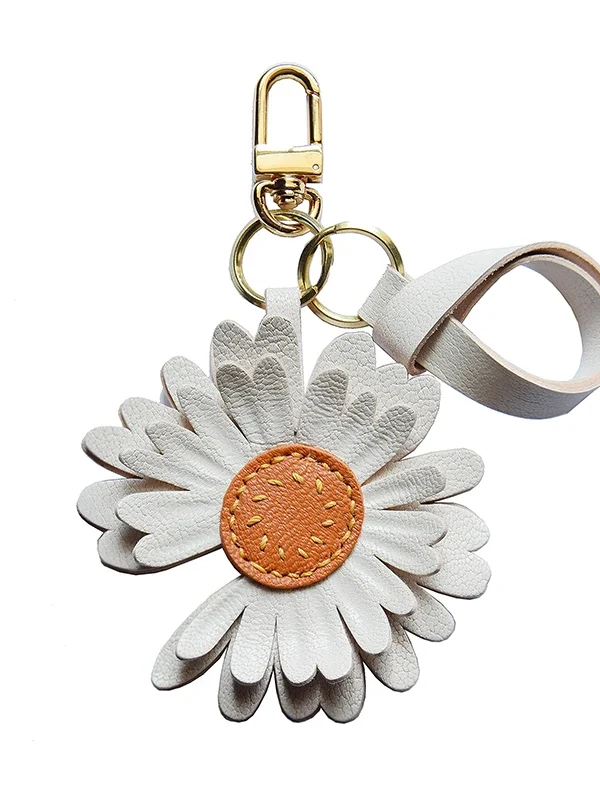 Daisy Chain Charm