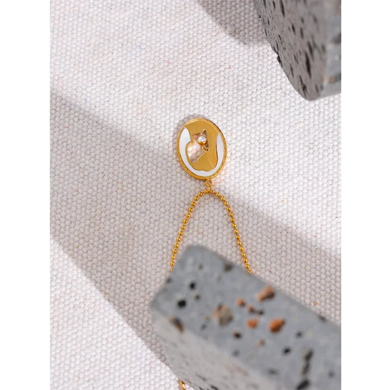 Gilr With the Pearl Necklace - Image 2