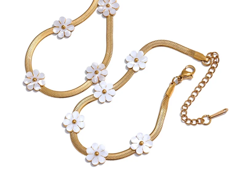 Daisy Chain Necklace and Bracelet - Image 7