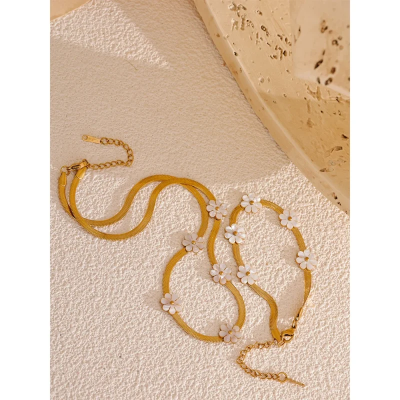 Daisy Chain Necklace and Bracelet - Image 5