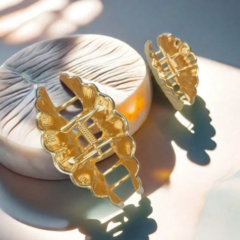 Golden Tide Shell Claw Clip - Image 4