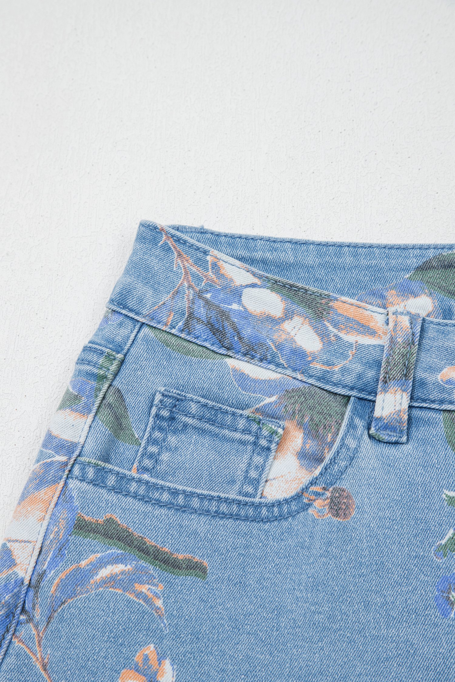 Floral Print Frayed Hem Jeans - Image 7