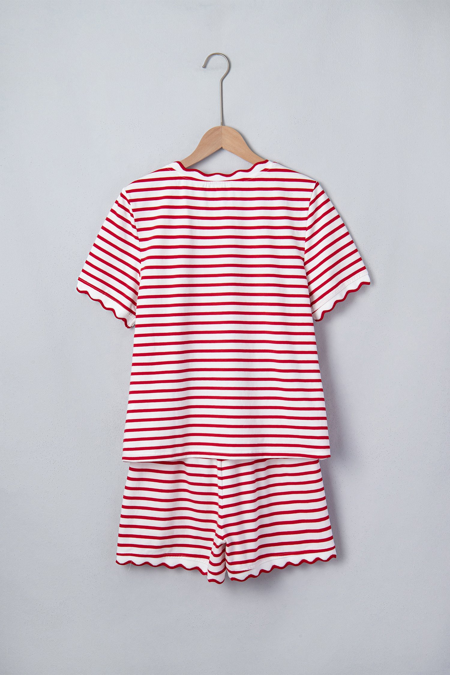 Red Stripe Scallop Set - Image 4