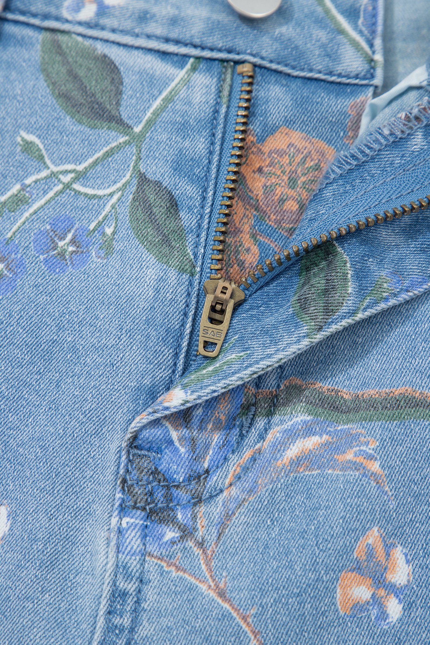 Floral Print Frayed Hem Jeans - Image 9