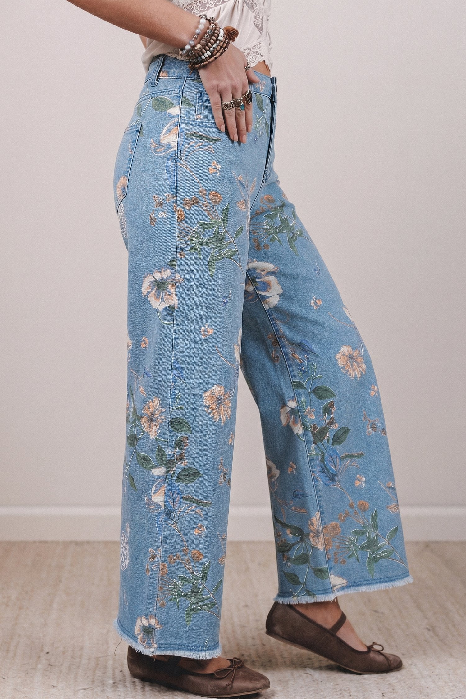Floral Print Frayed Hem Jeans - Image 3
