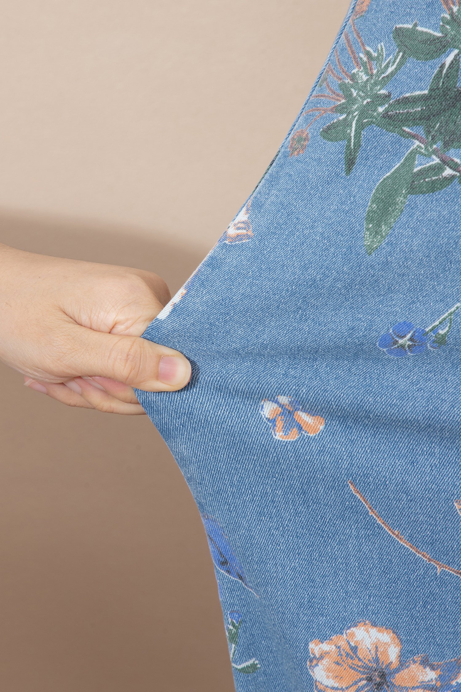 Floral Print Frayed Hem Jeans - Image 14